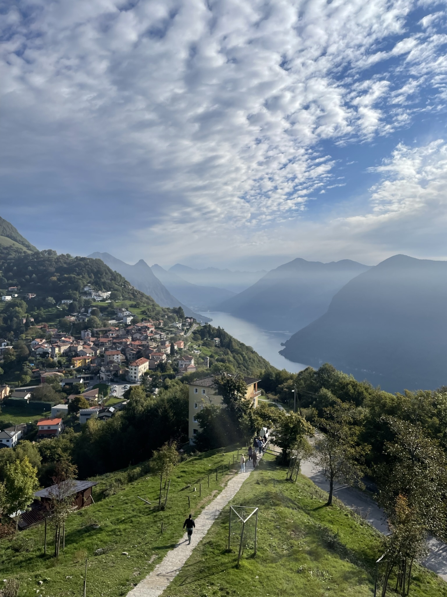 lugano en otoño vista desde monte bre suiza