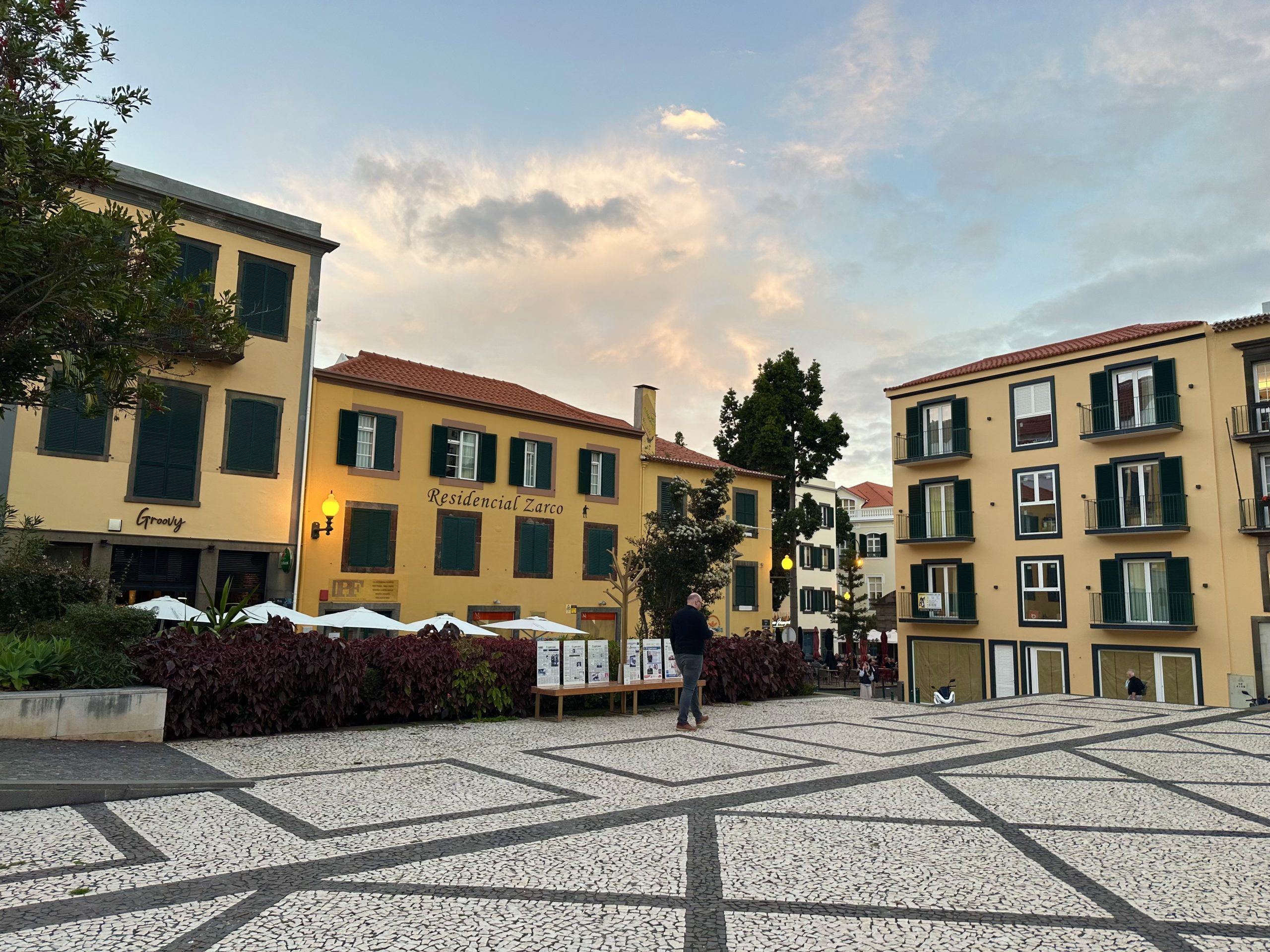 Plaza de Colombo en el centro histórico de Funchal Madeira