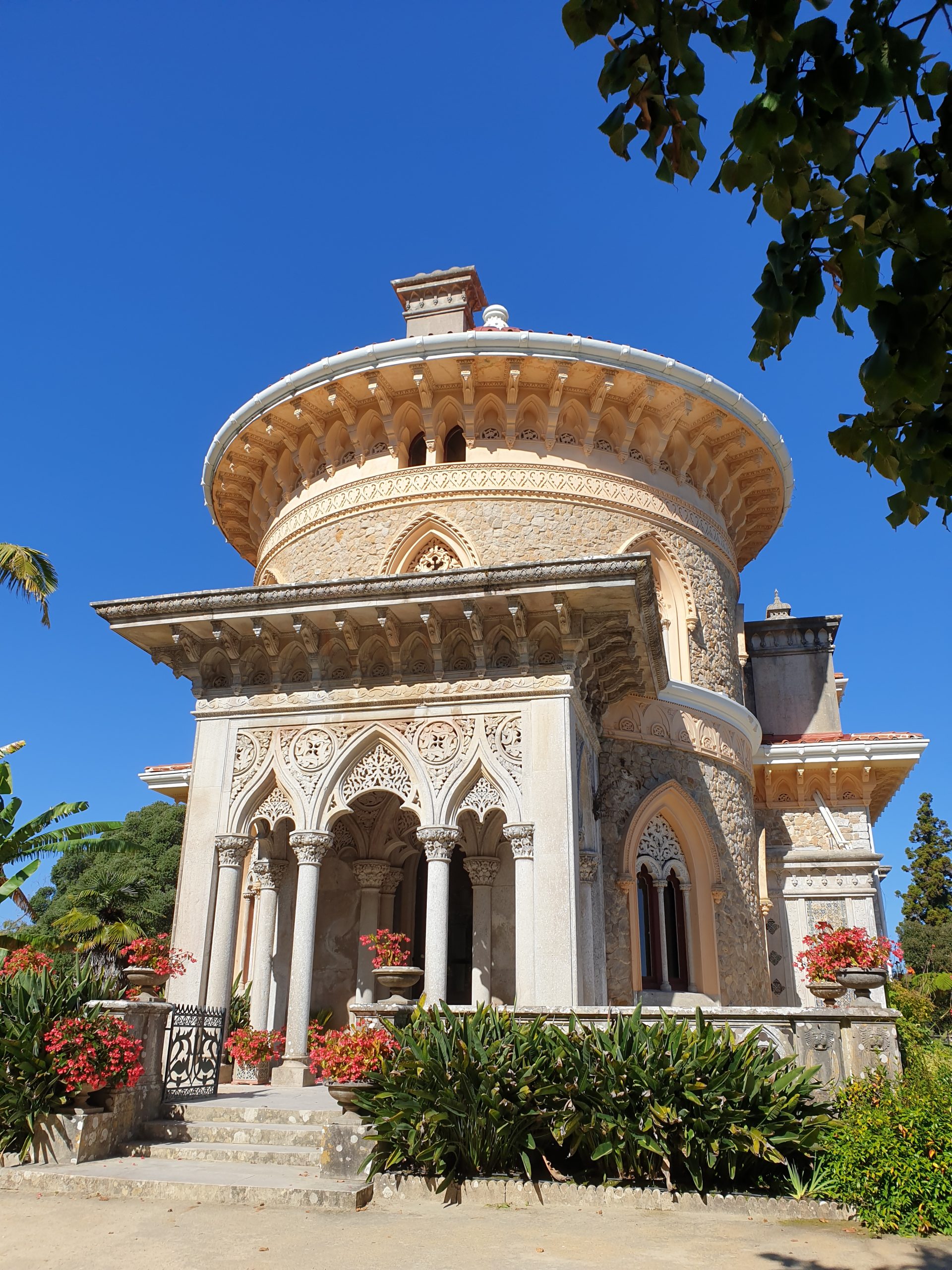 Palacio de Monserrate entre jardines exóticos en Sintra