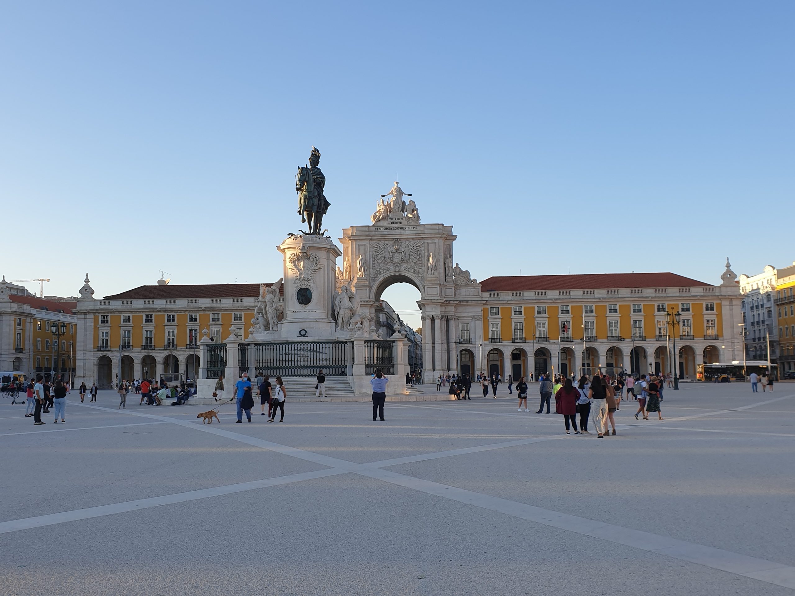 Plaza del Comercio en Lisboa, una de las plazas más bonitas de Portugal