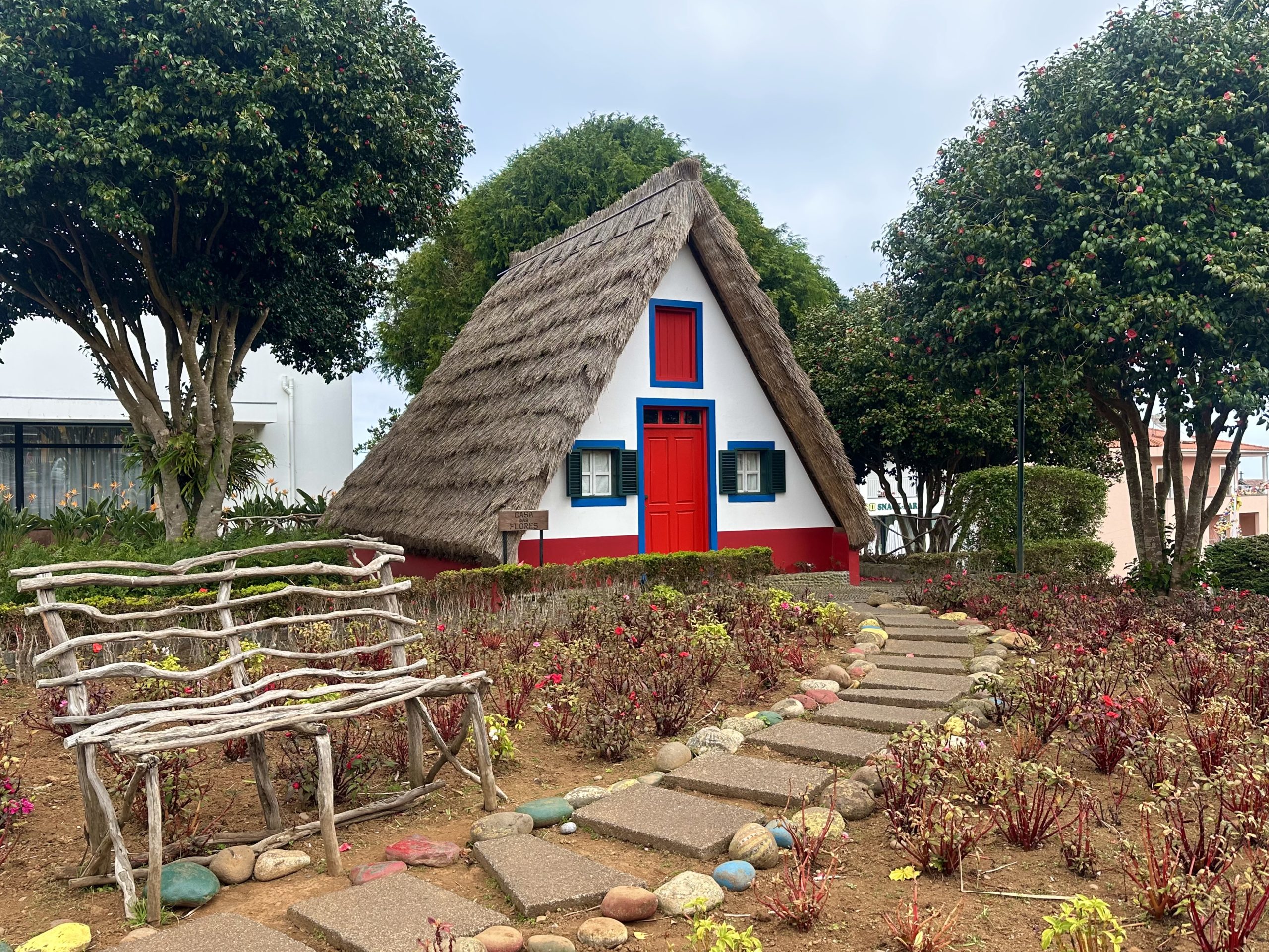 Casa tradicional de Santana en Madeira con jardín