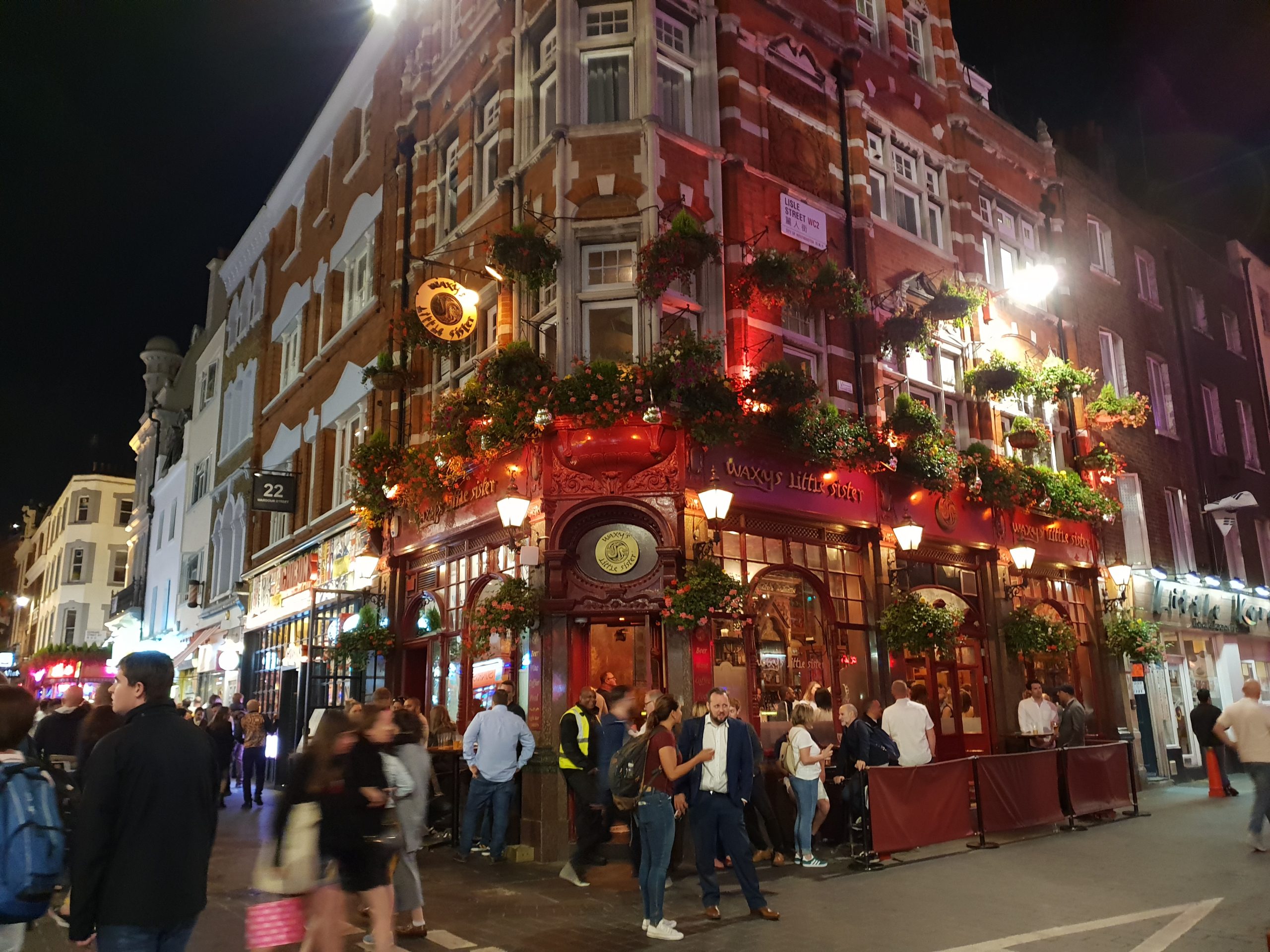 Soho de noche en Londres