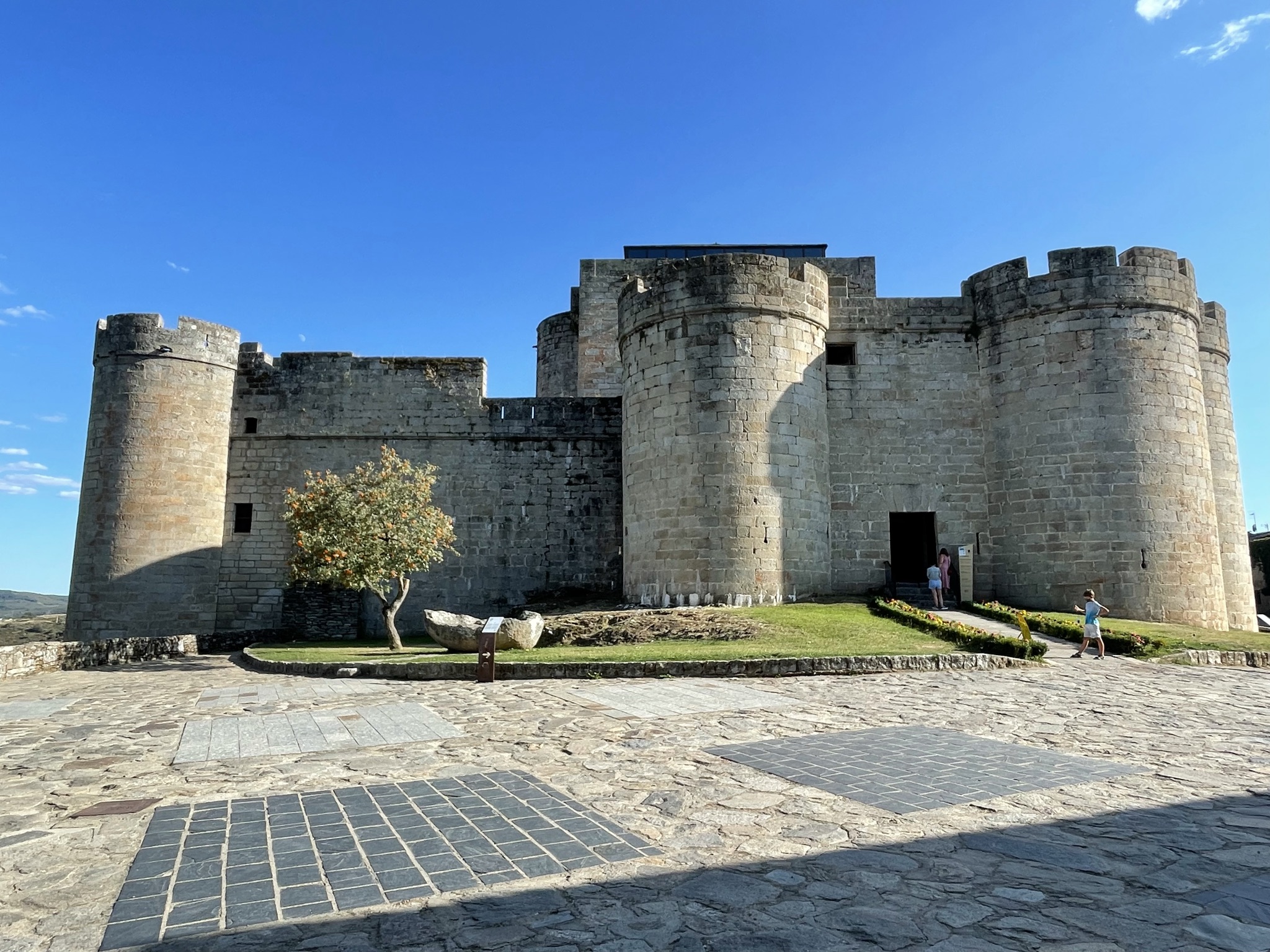 Castillo de los condes de benavente puebla de sanabria