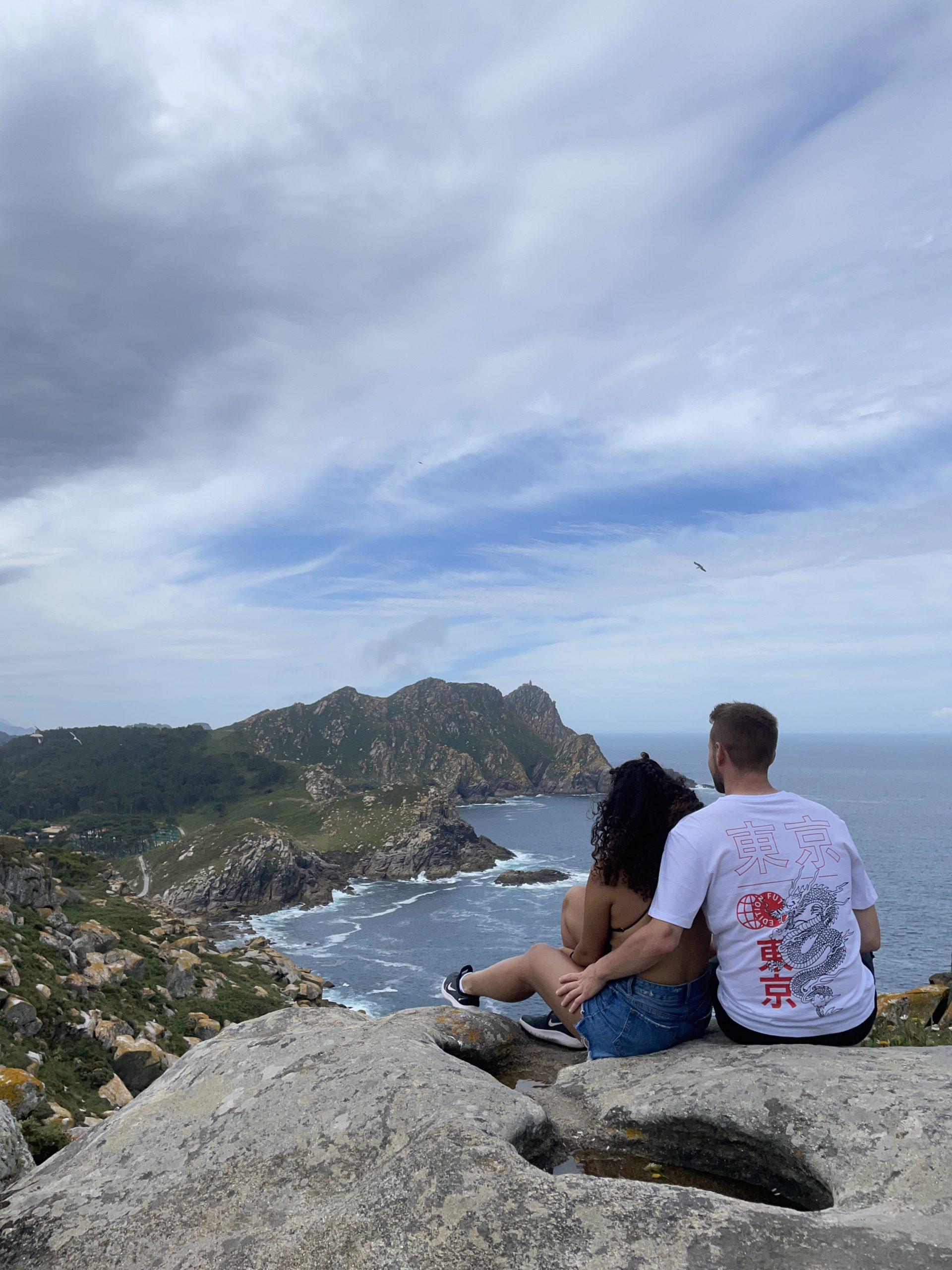 Mirador de las islas cies con pareja en vigo