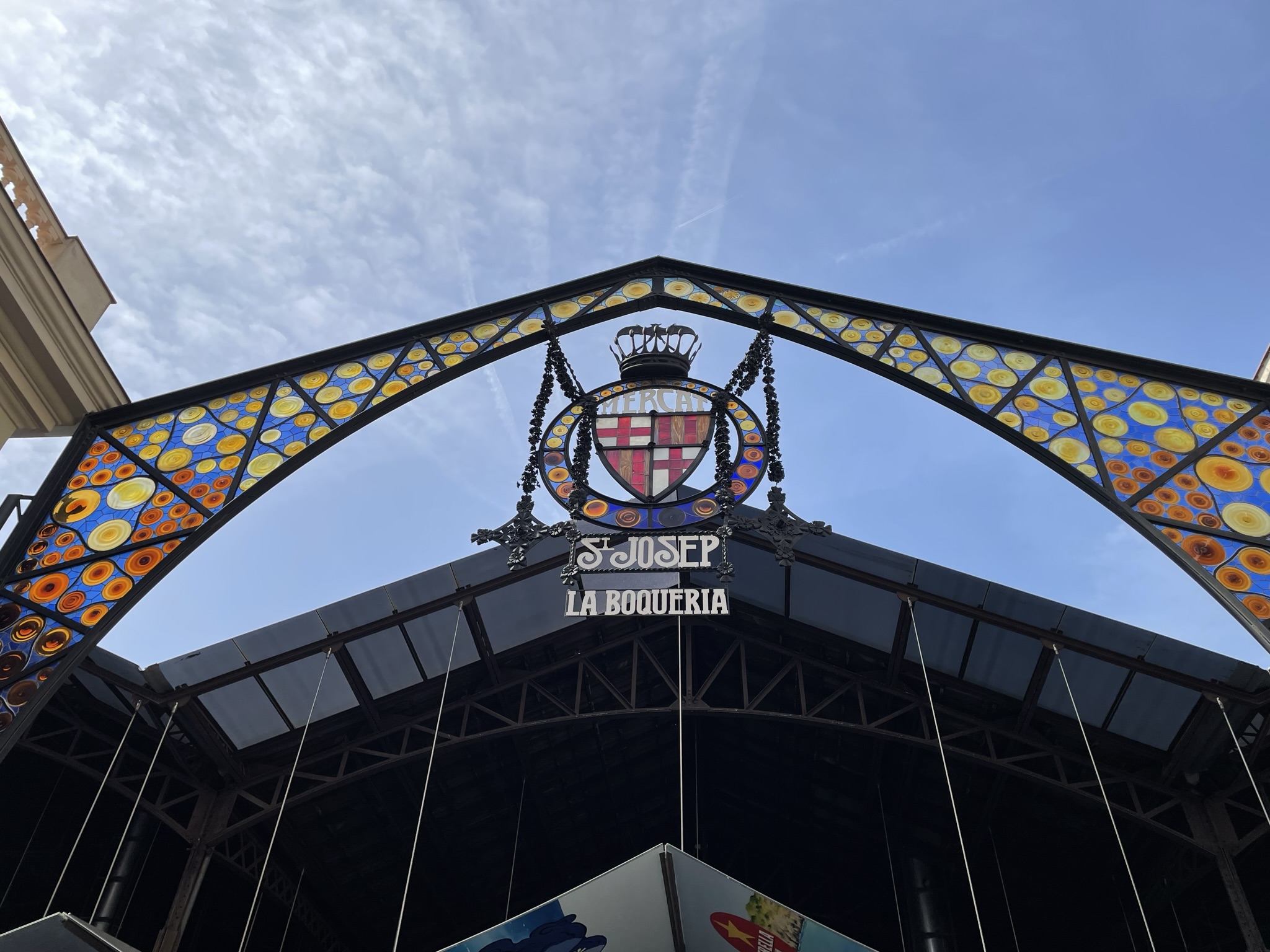 Entrada del Mercado de La Boquería en Barcelona desde La Rambla