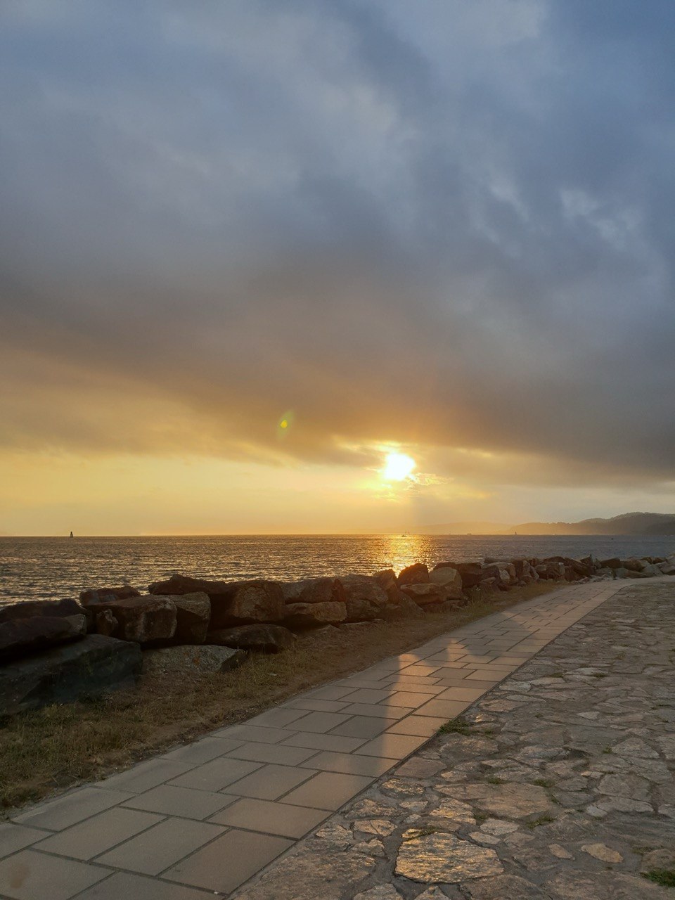 Paseo de bouzas al atardecer en Vigo