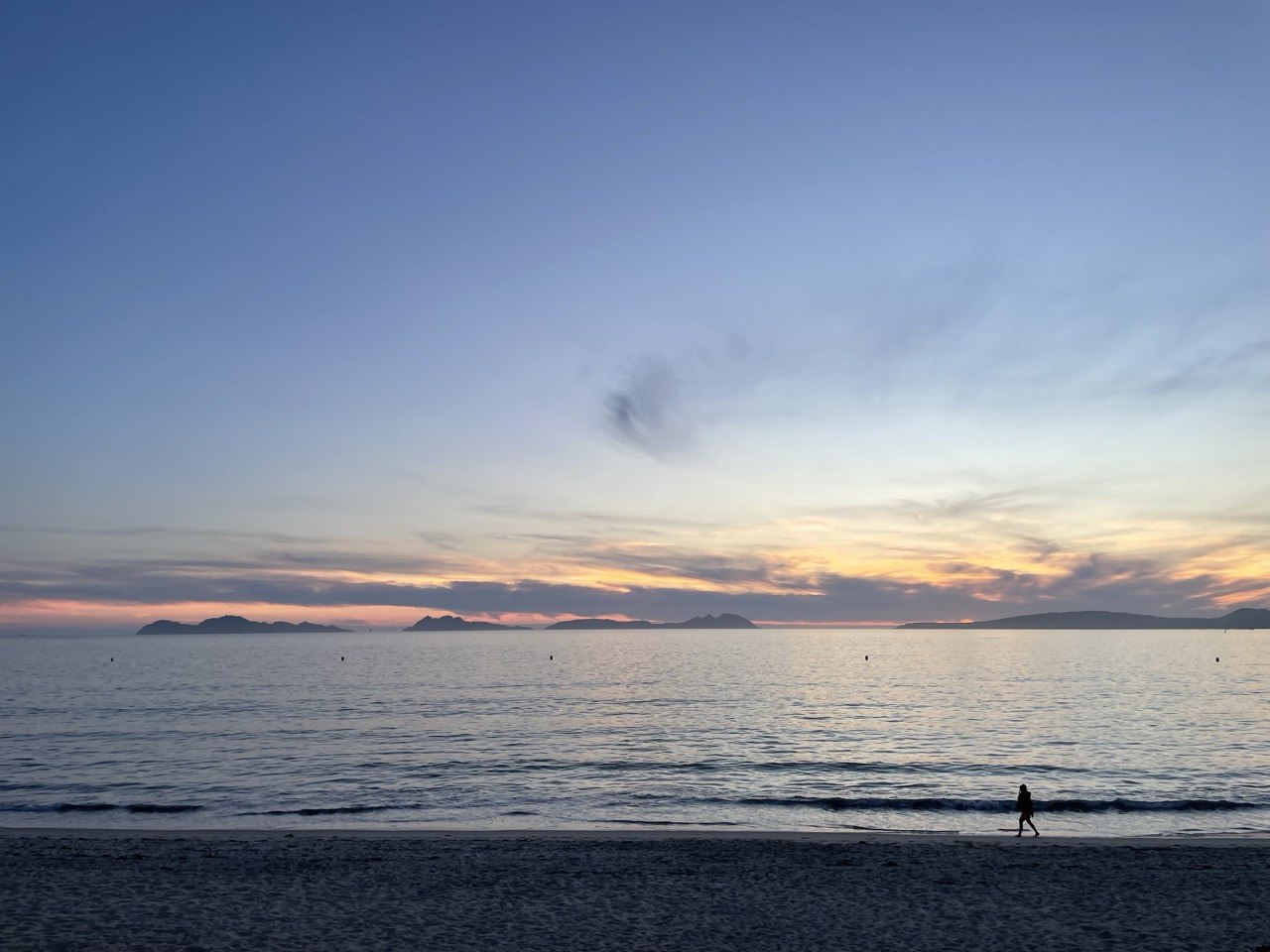 Playa de samil al atardecer vigo