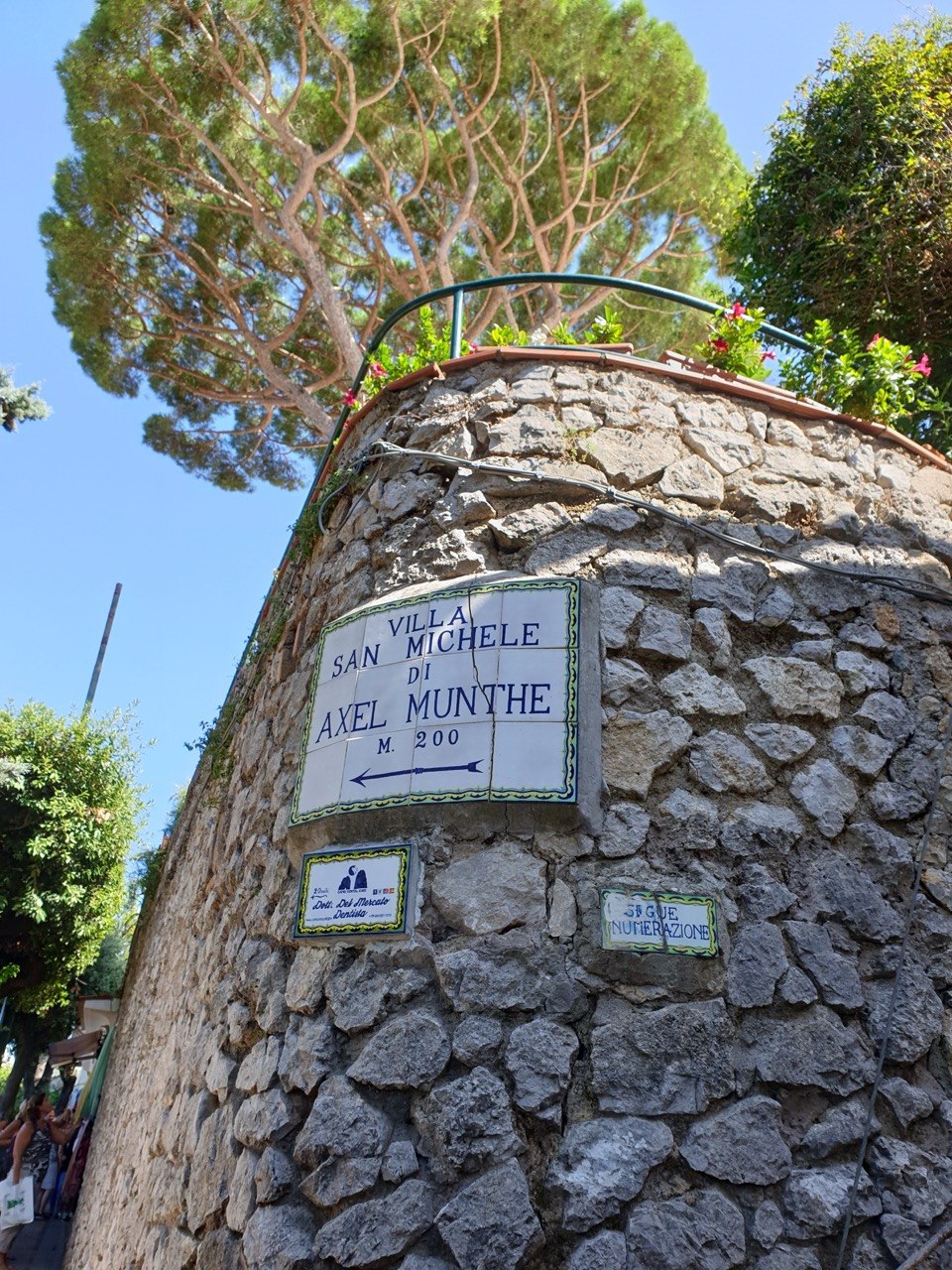 Indicaciones hacia Villa San Michele en Anacapri, uno de los lugares más visitados de Capri