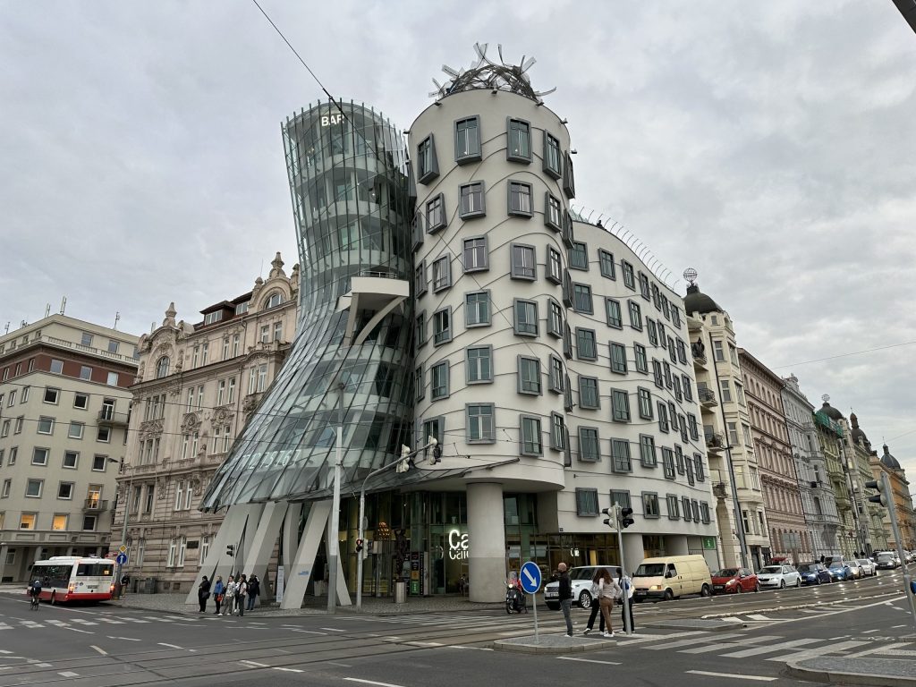 Casa Danzante de Praga, uno de los edificios modernos más famosos de la ciudad