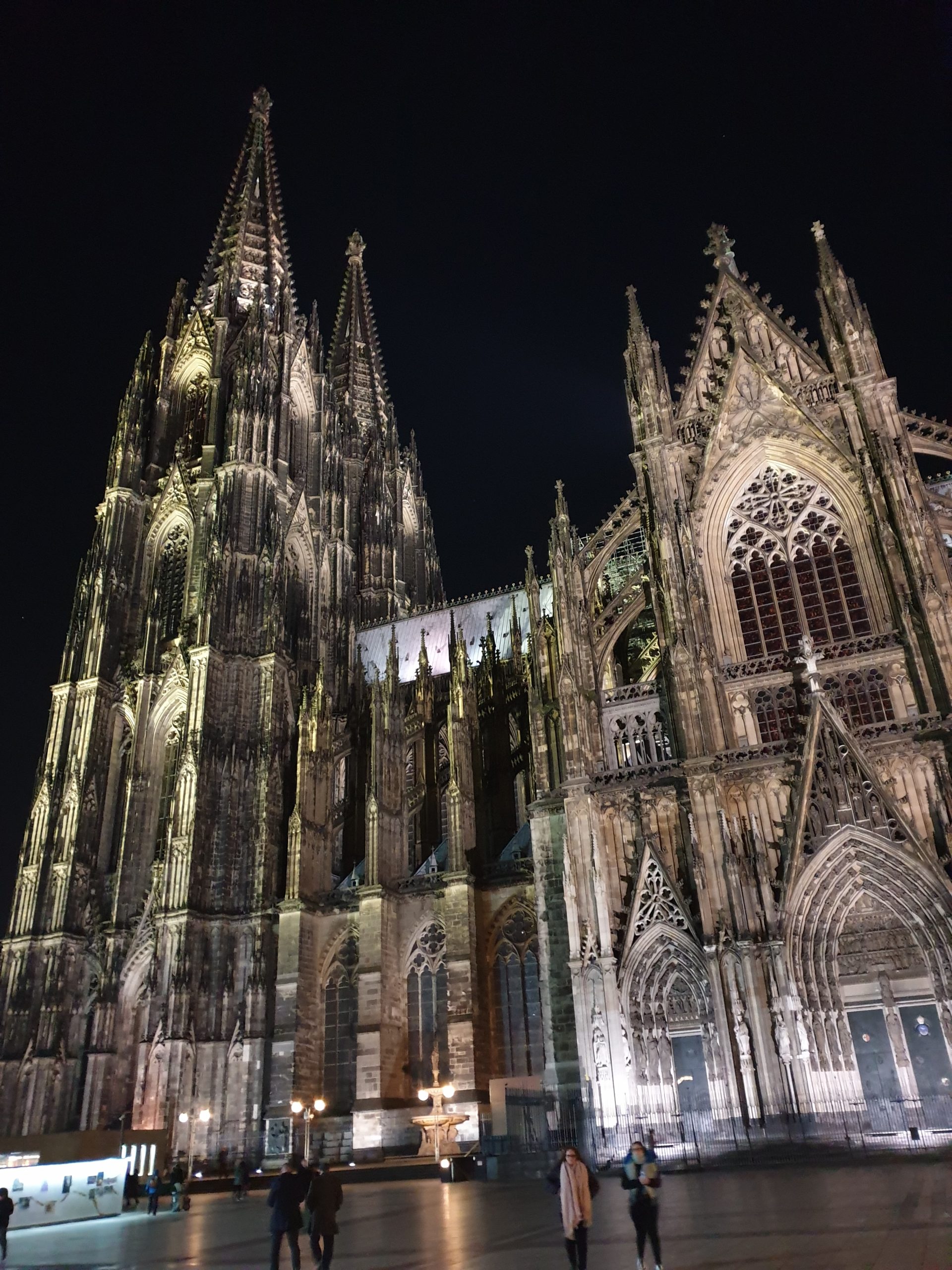 Catedral de Colonia de noche