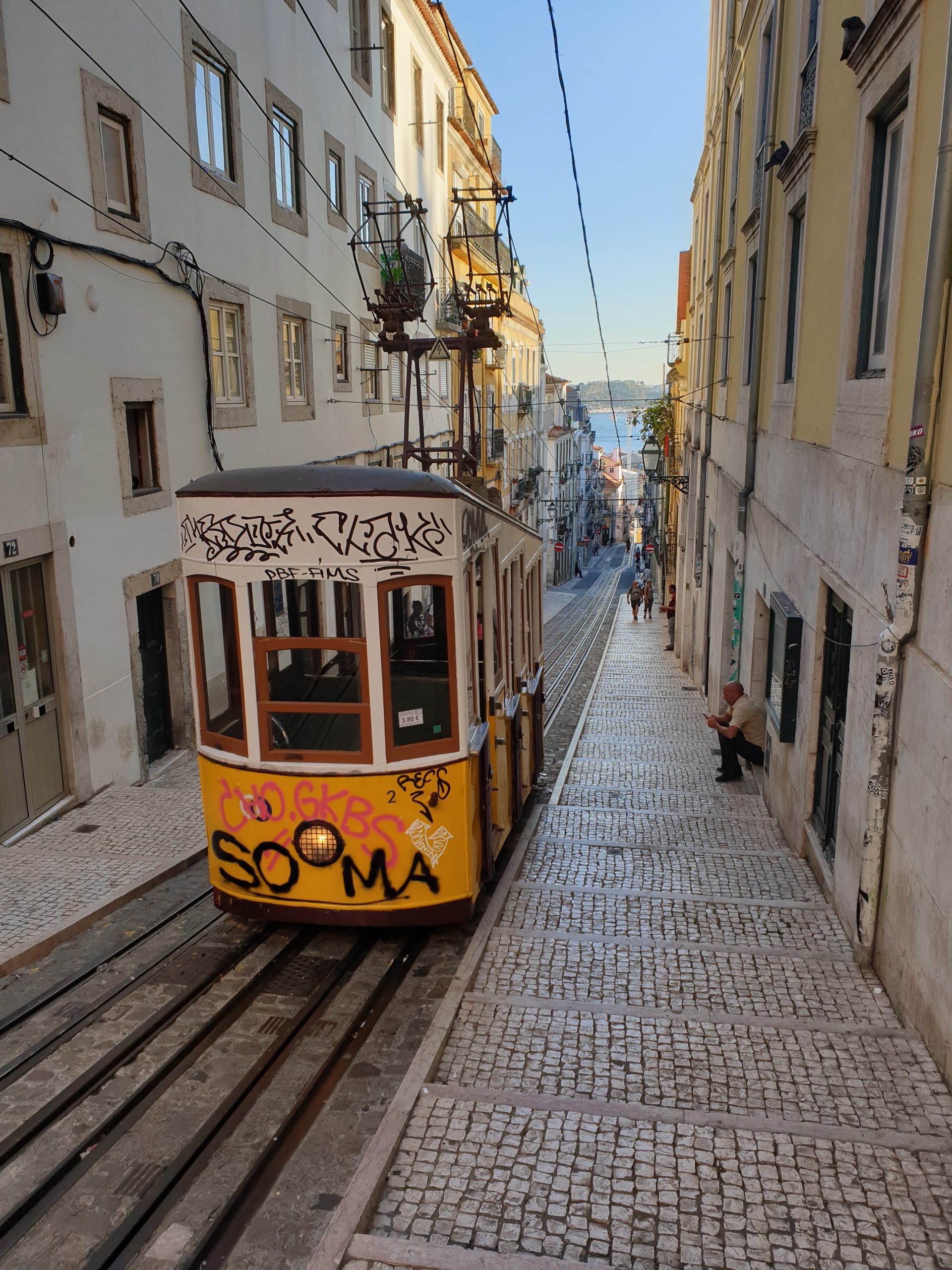 Elevador da Bica en Lisboa, uno de los tranvías más famosos de la ciudad