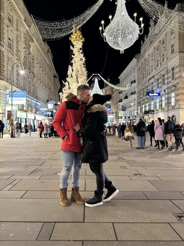 Calle Graben en Viena con luces navideñas