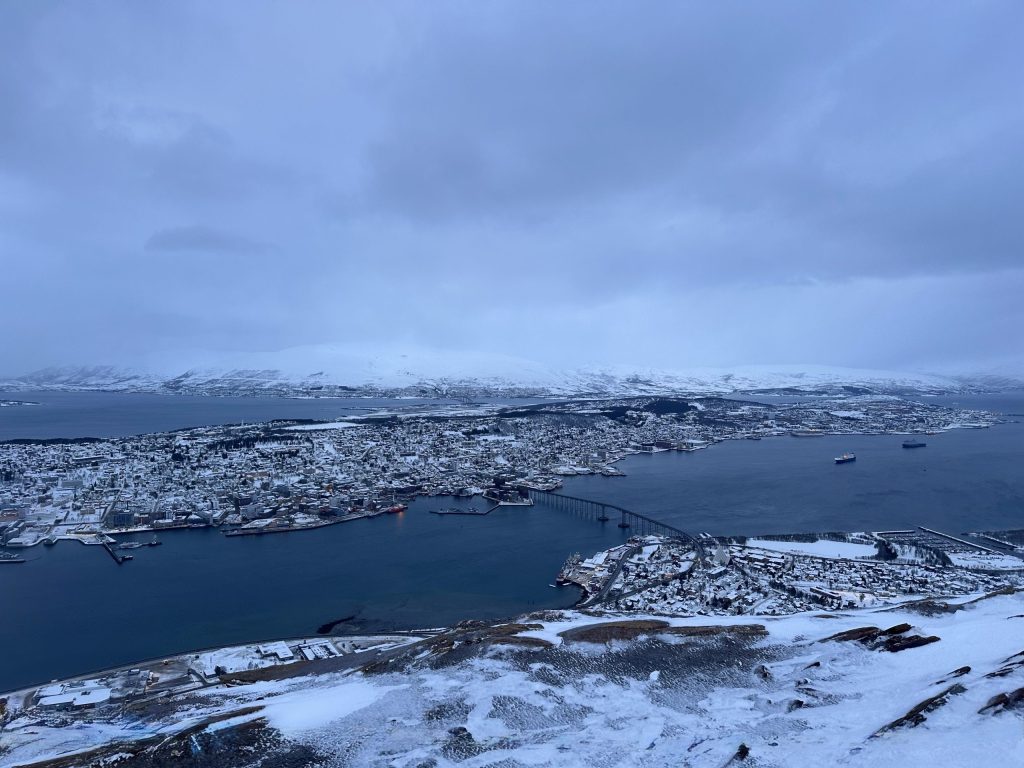 Panorámica de Tromsø nevada desde el mirador del teleférico