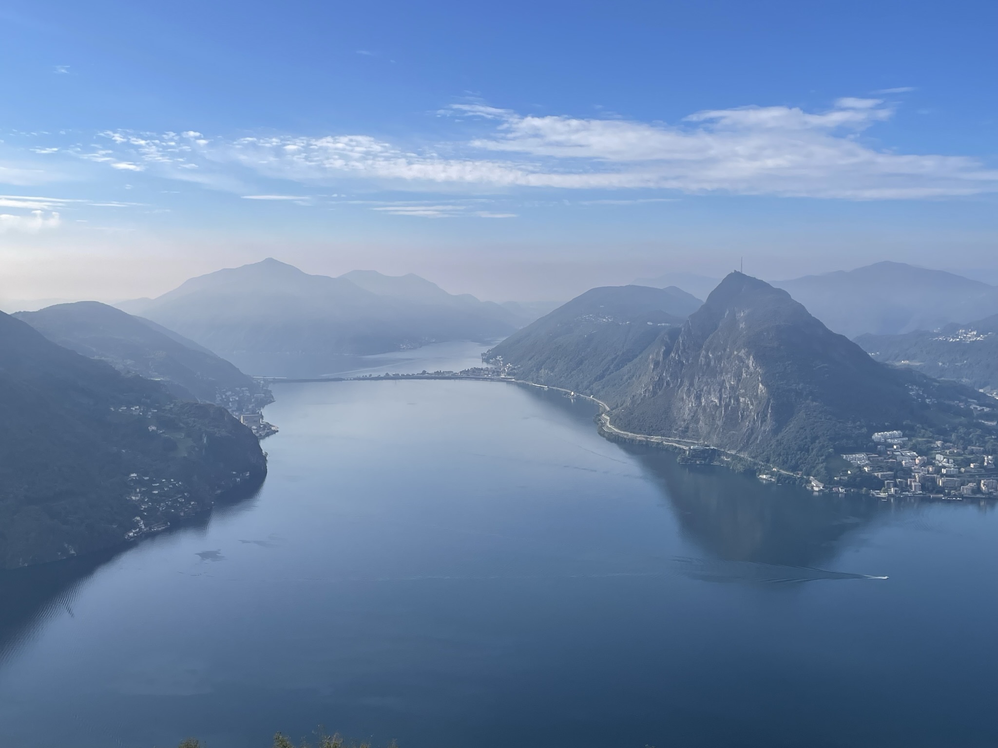 lago de lugano vista panoramica desde monte bre suiza
