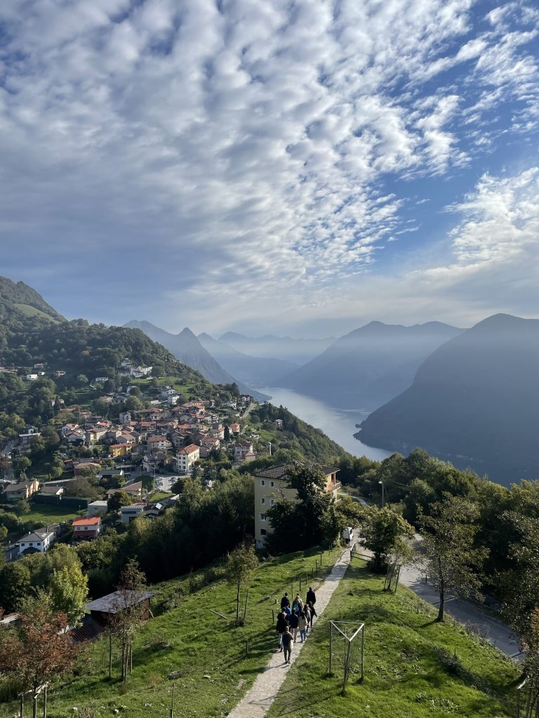 lugano vista desde monte bre con pueblo y lago suiza