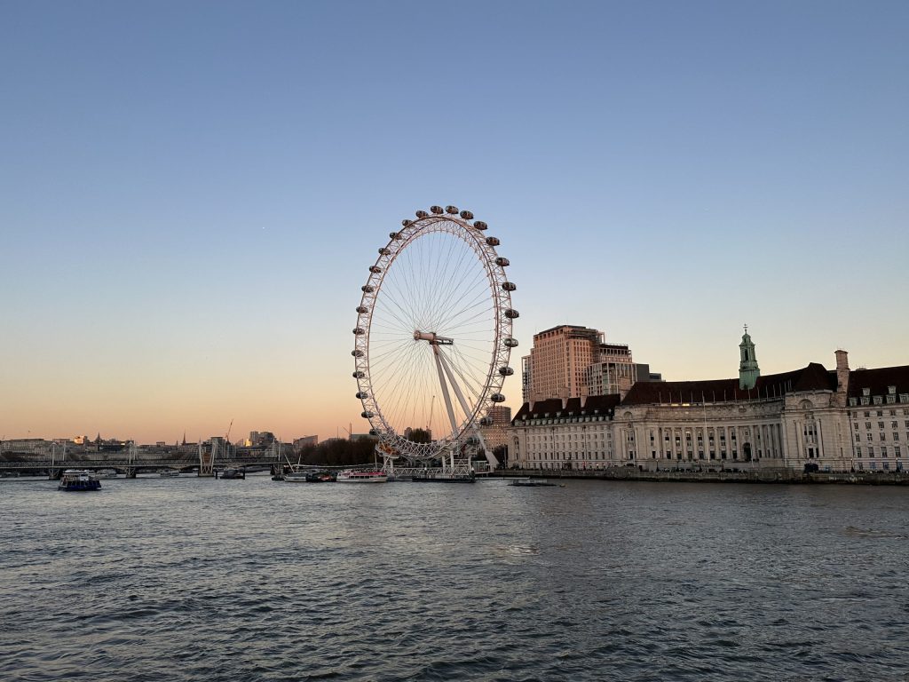 London Eye al atardecer en Londres