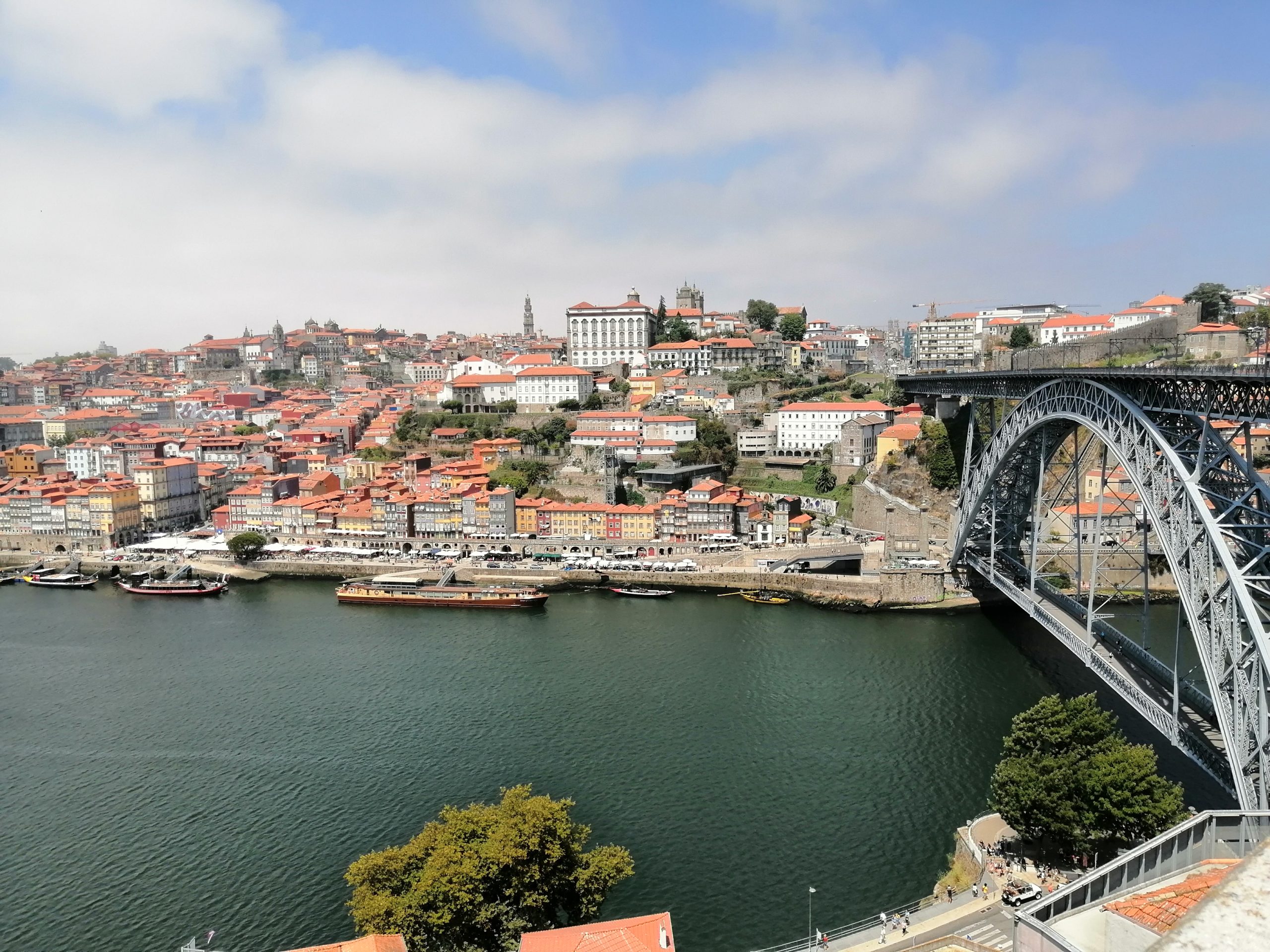 oporto en otoño vista del duero y puente luis i portugal