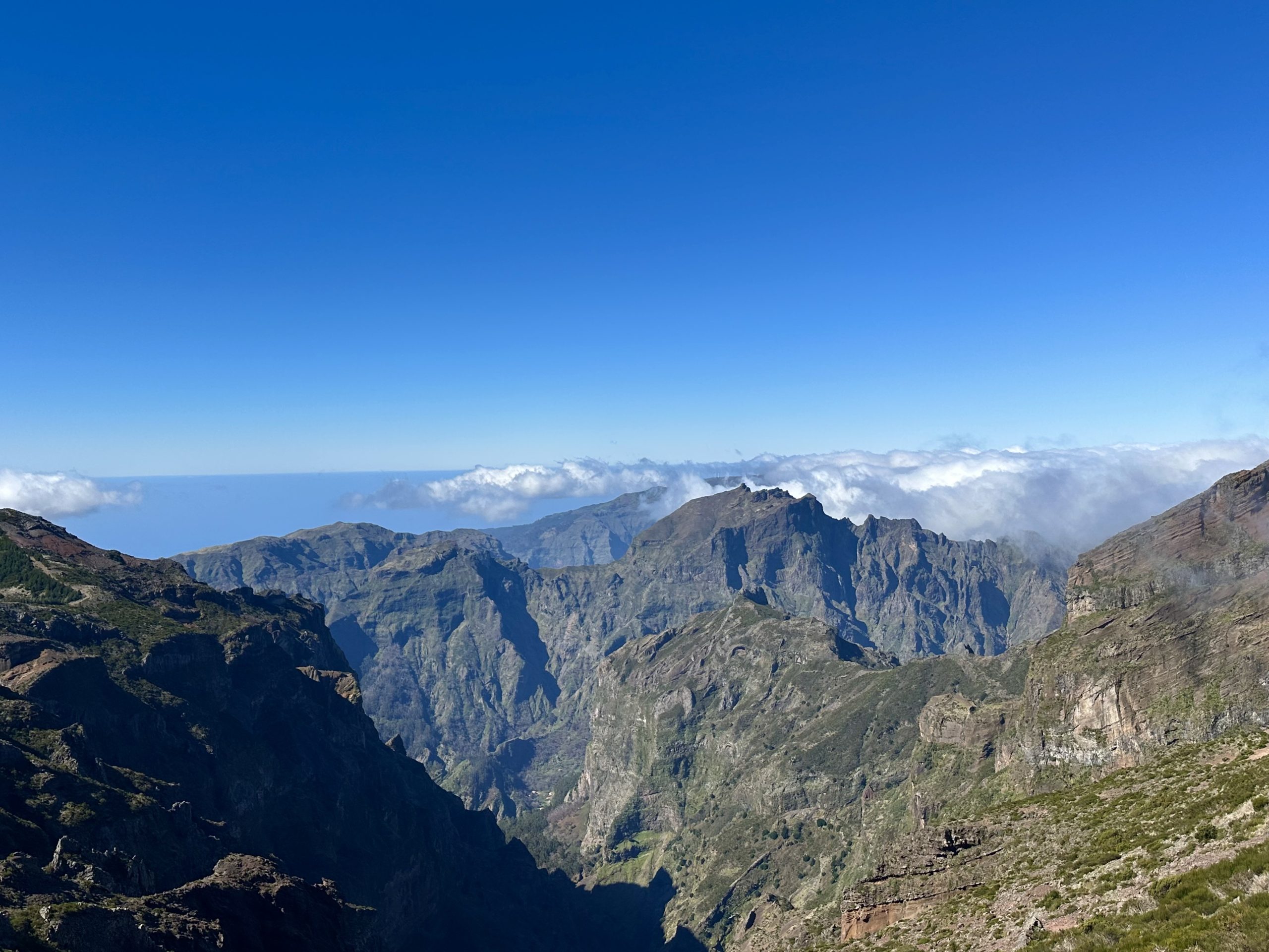 Pico do Arieiro en Madeira con vistas a las montañas