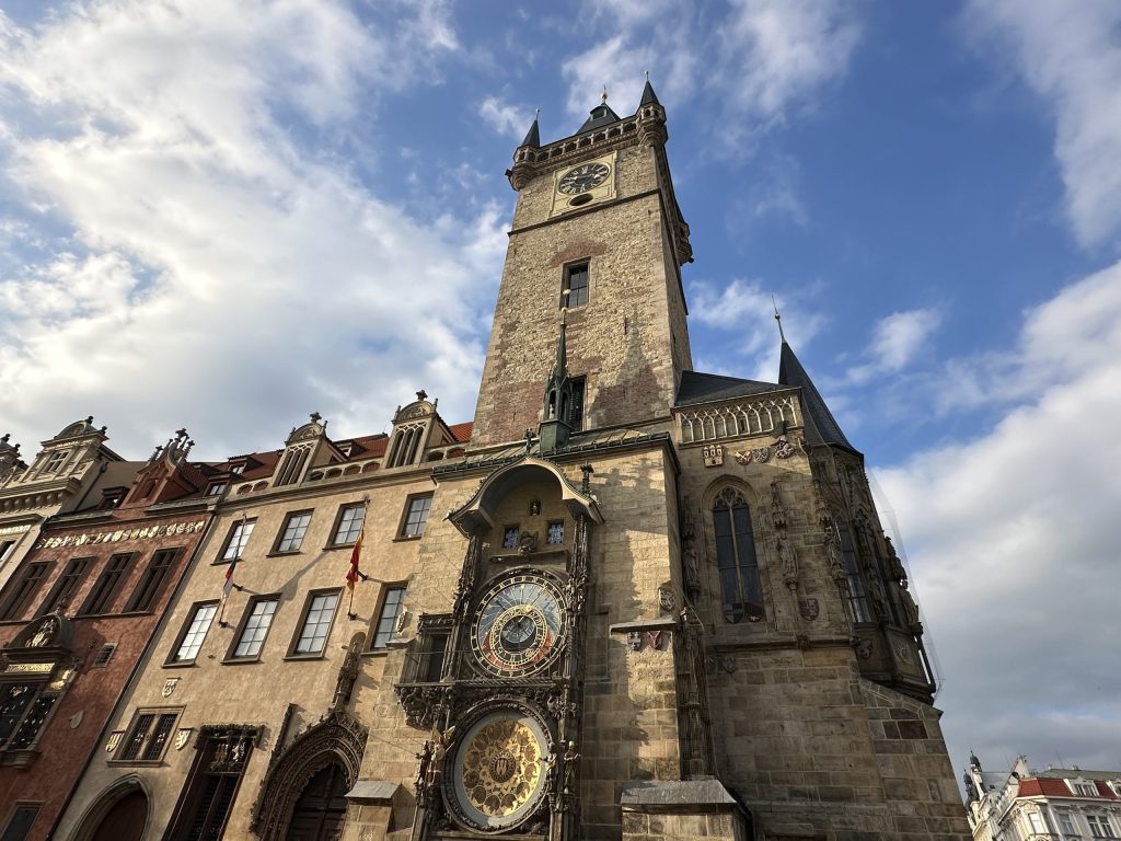 Reloj Astronómico de Praga en la fachada del Ayuntamiento de la Ciudad Vieja