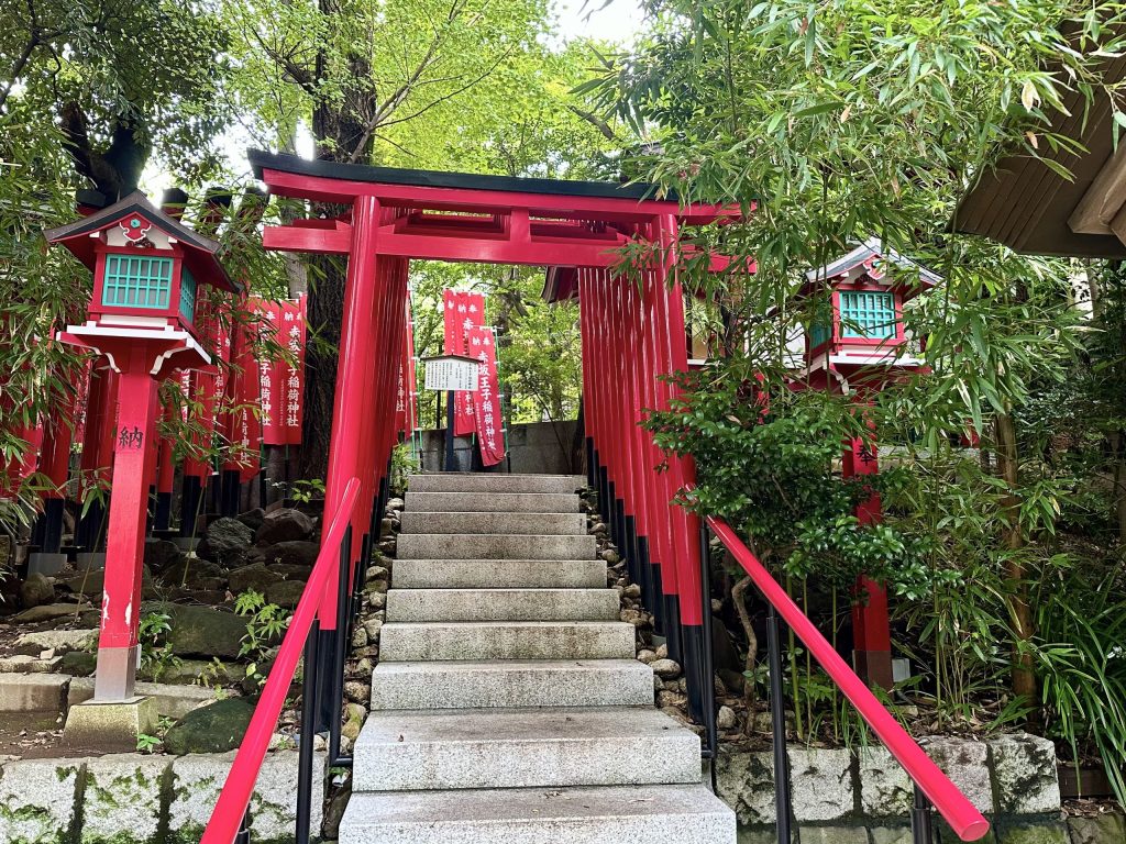 Santuario Nogi toris rojos