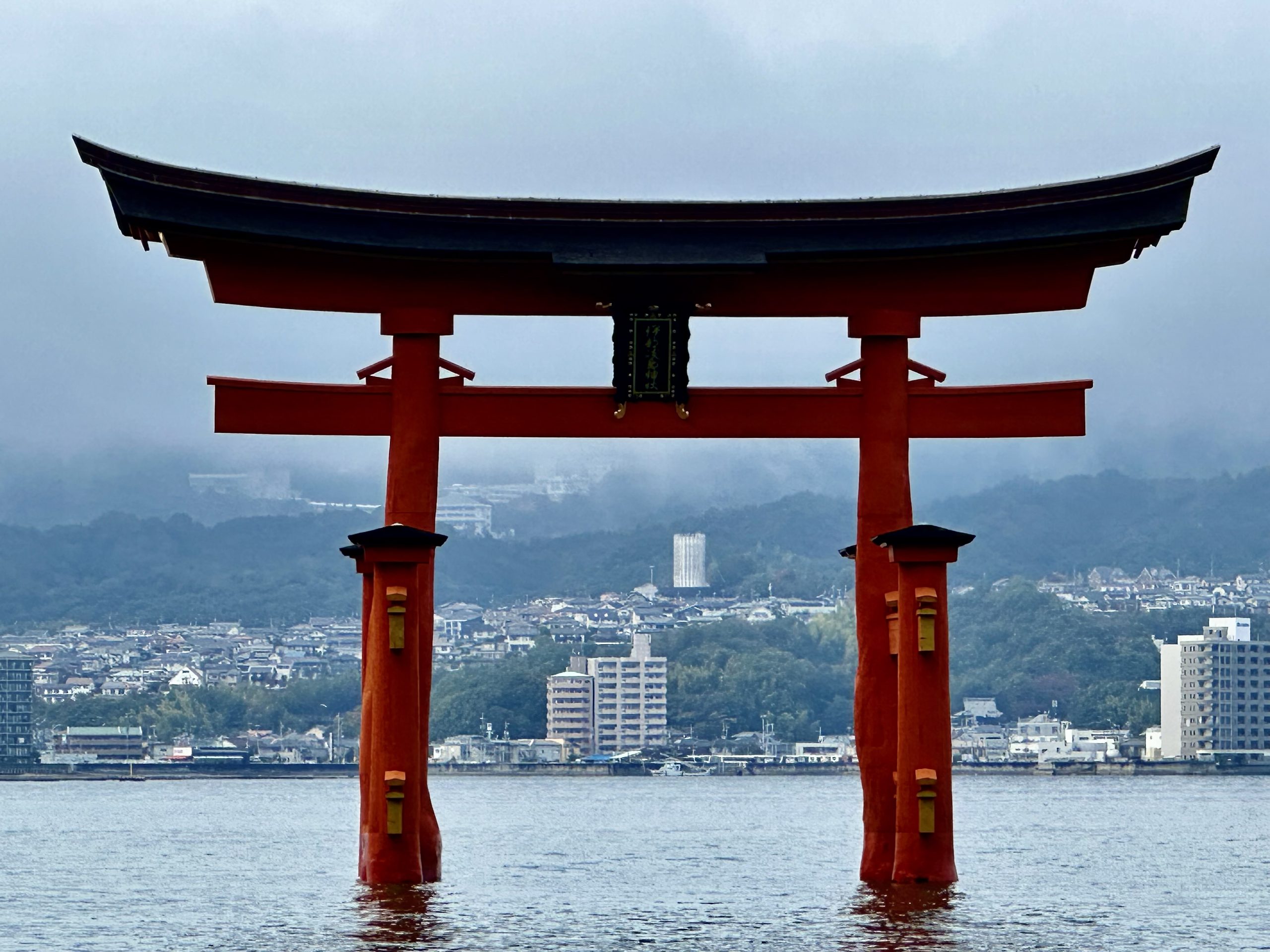 TORI IMPRESIONANTE MIYAJIMA JAPÓN