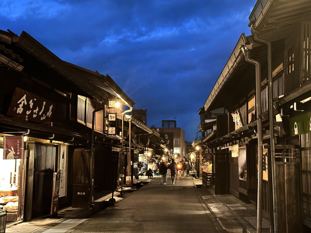 Takayama calle ciudad de noche