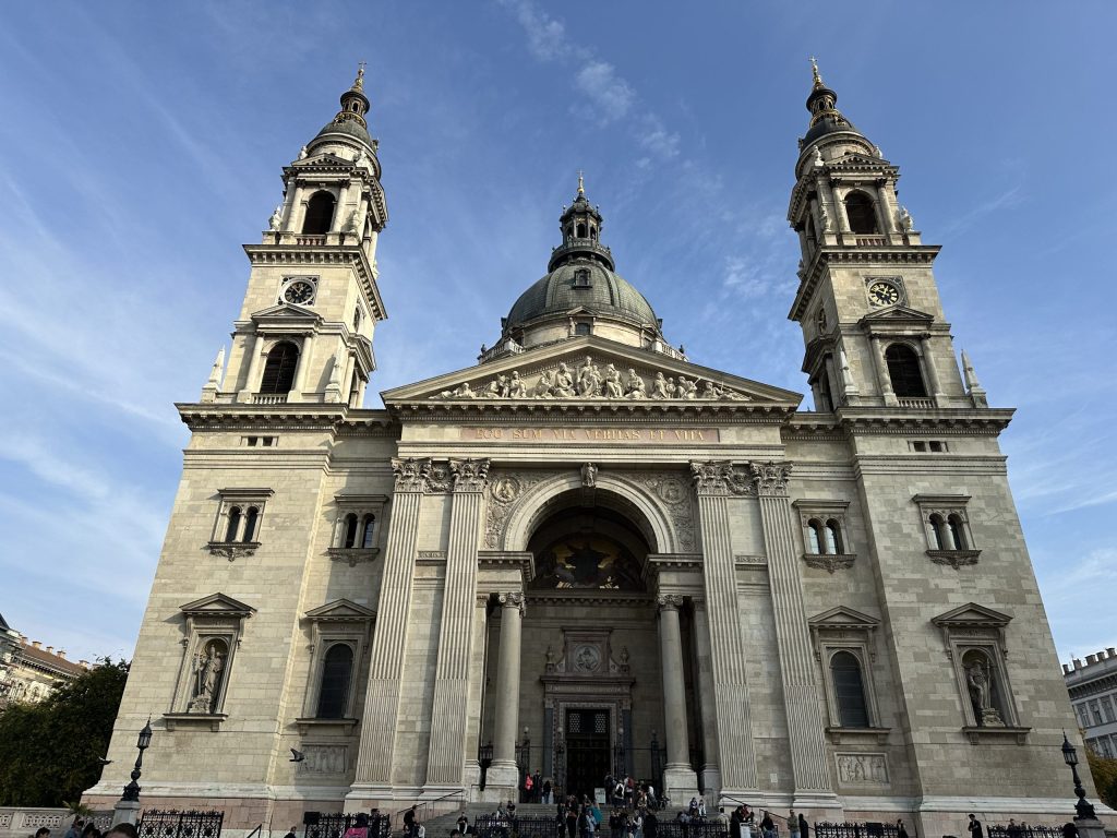 Fachada de la Basílica de San Esteban en Budapest