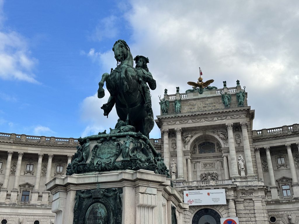 Fachada del Palacio Hofburg en Viena
