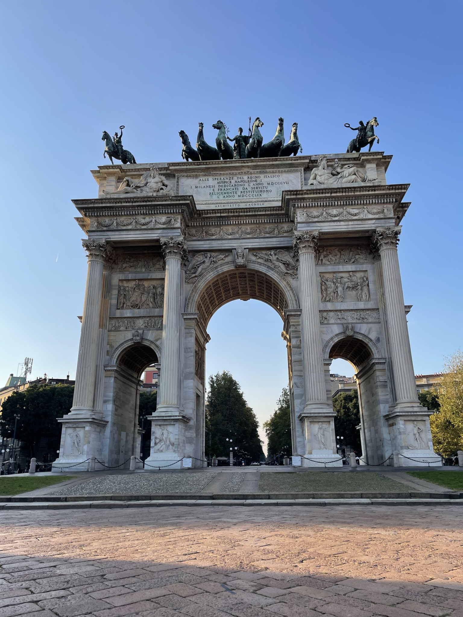 Arco della Pace en Milán, uno de los monumentos más importantes cerca del Parque Sempione.