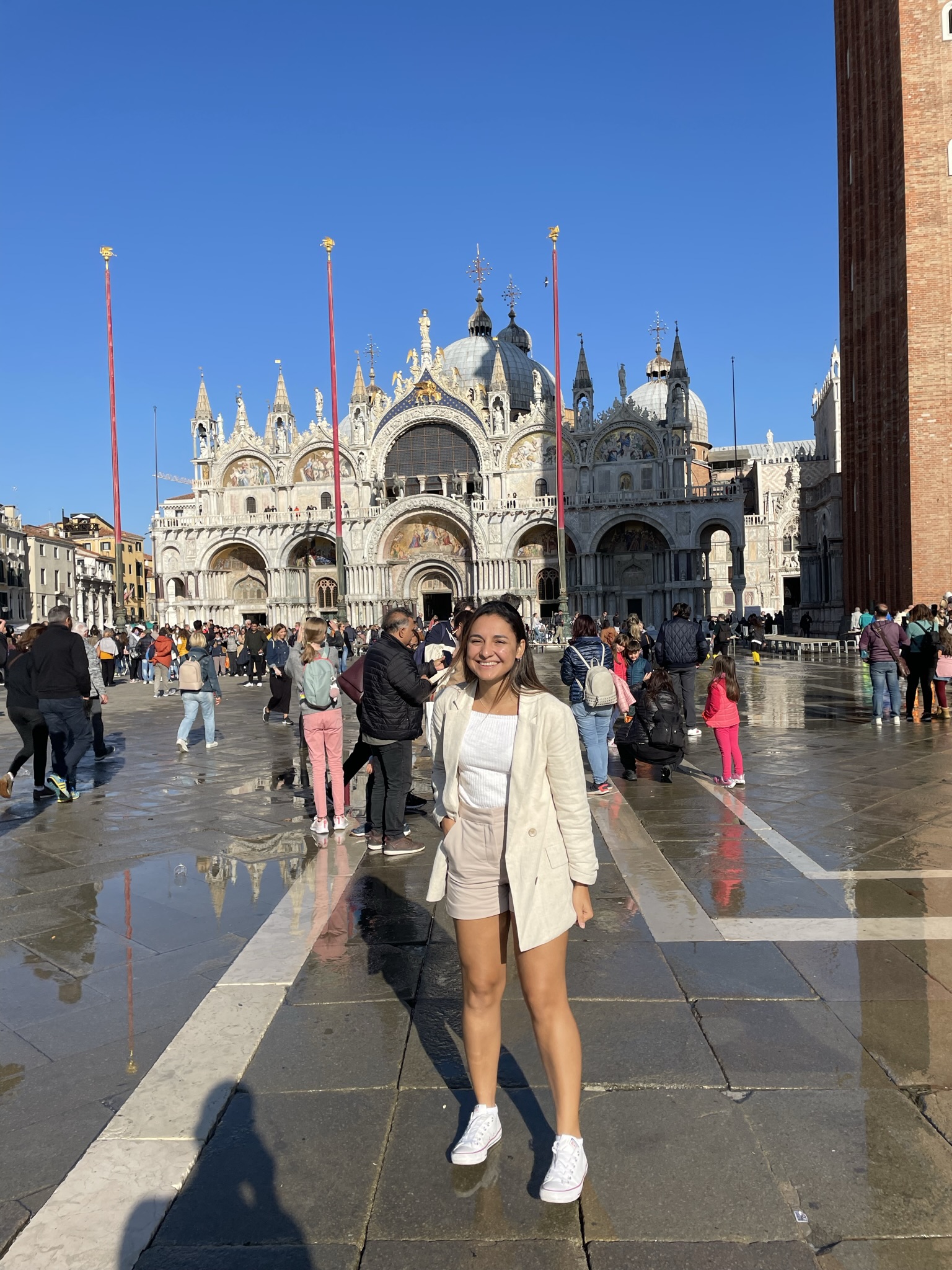 Basílica de San Marcos en Venecia vista desde la plaza, con sus mosaicos, cúpulas y fachada bizantina.