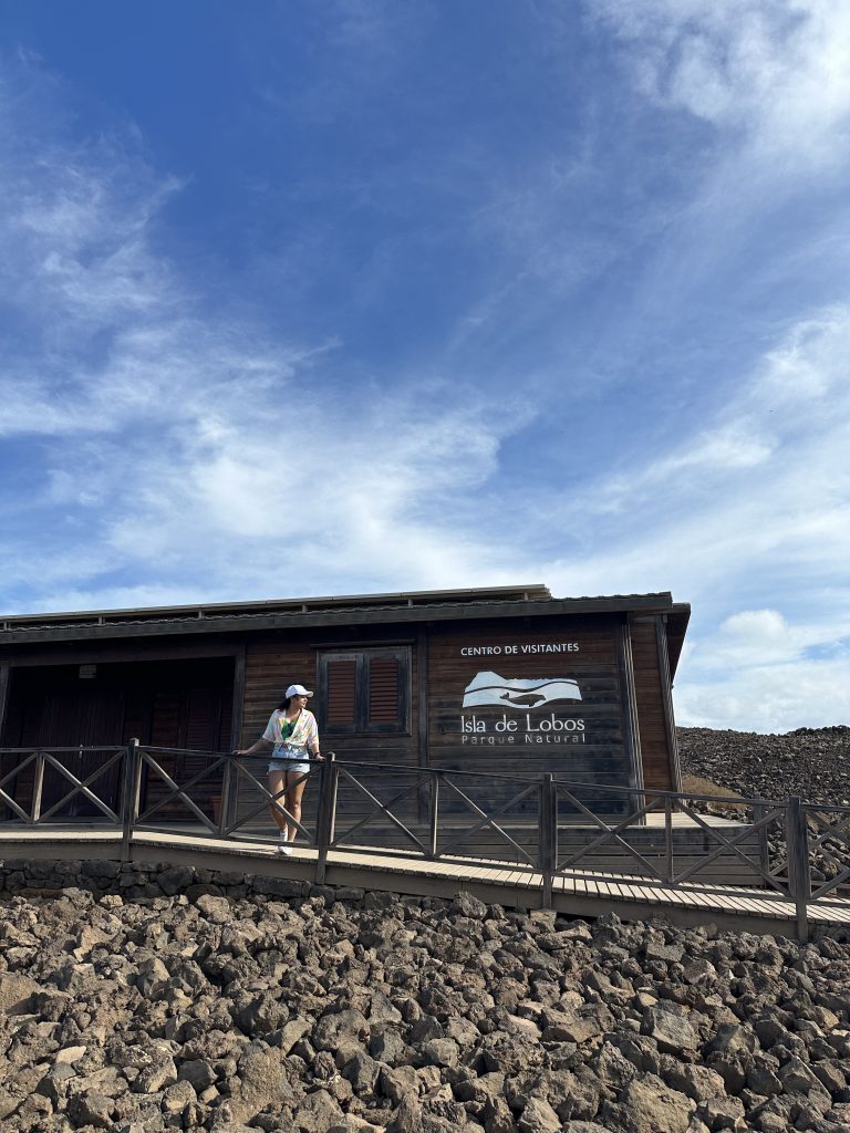 Centro de Visitantes de la Isla de Lobos, parque natural frente a Fuerteventura
