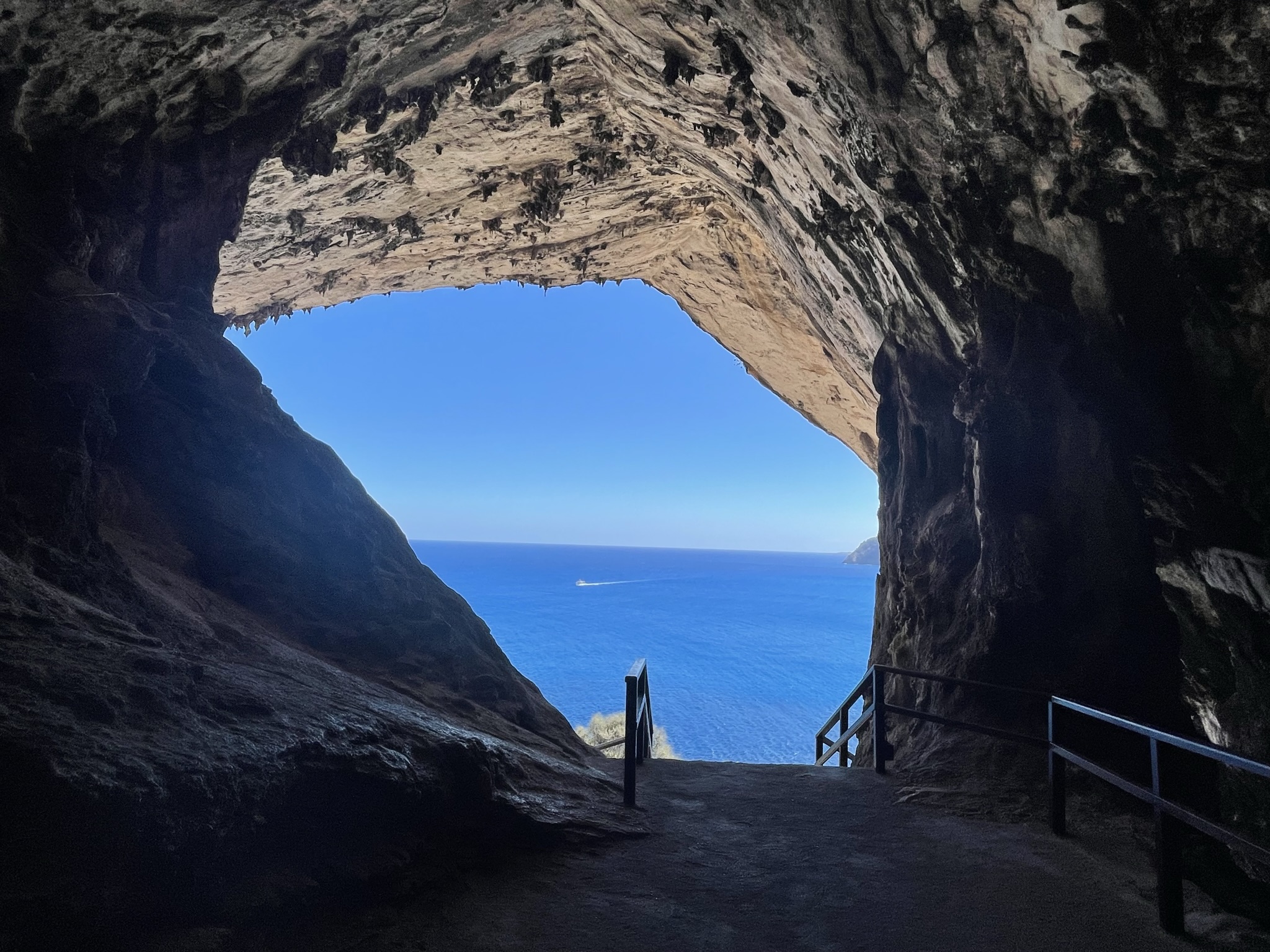 Cuevas de Artà entrada en Mallorca con vistas al mar
