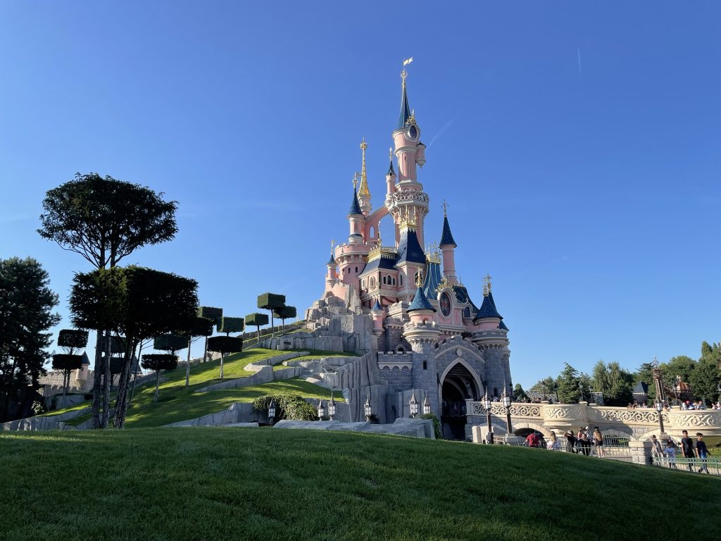 Castillo de Disneyland París durante el día