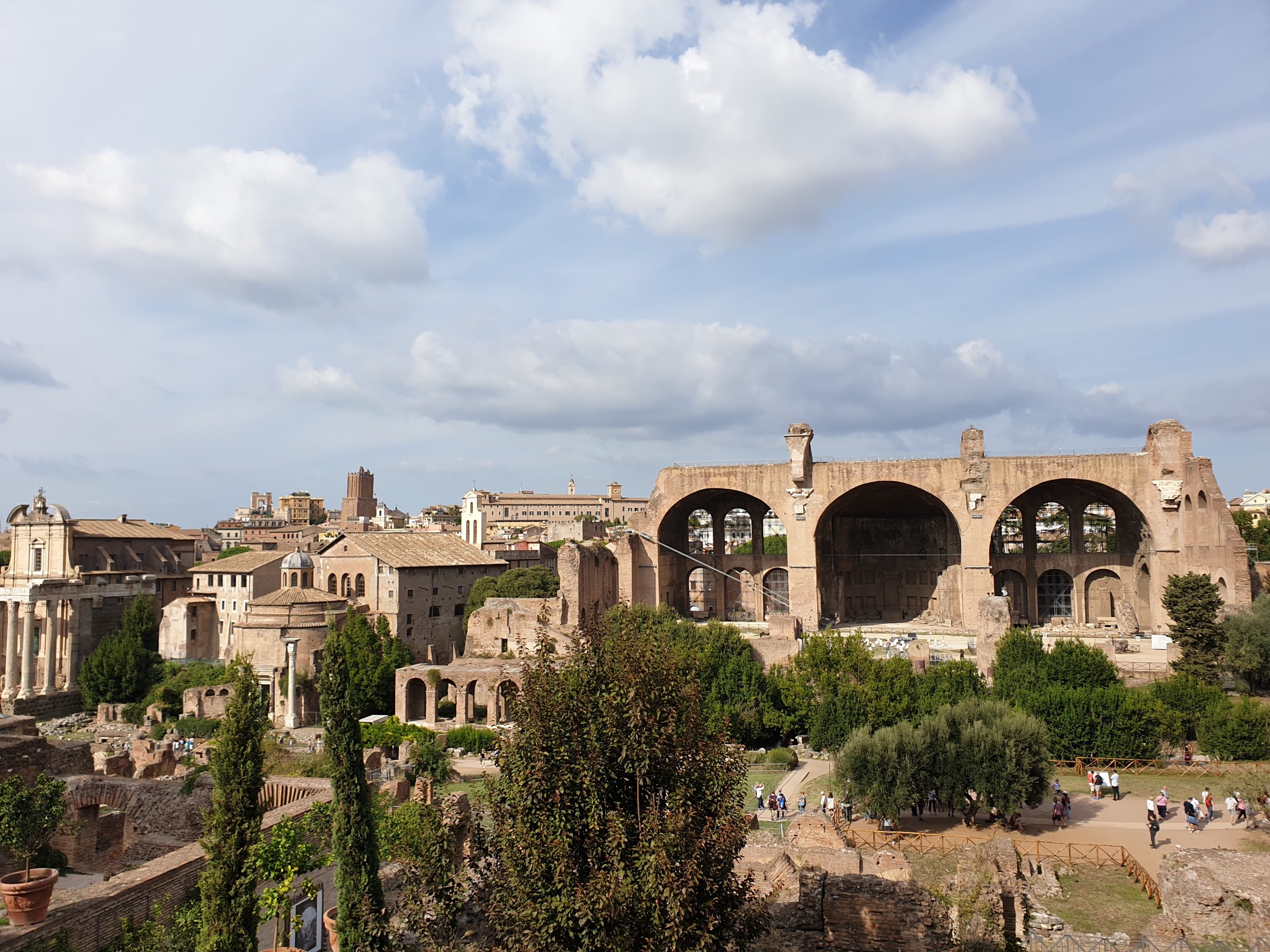 Basílica de Majencio y Constantino vista desde el Foro Romano en Roma.