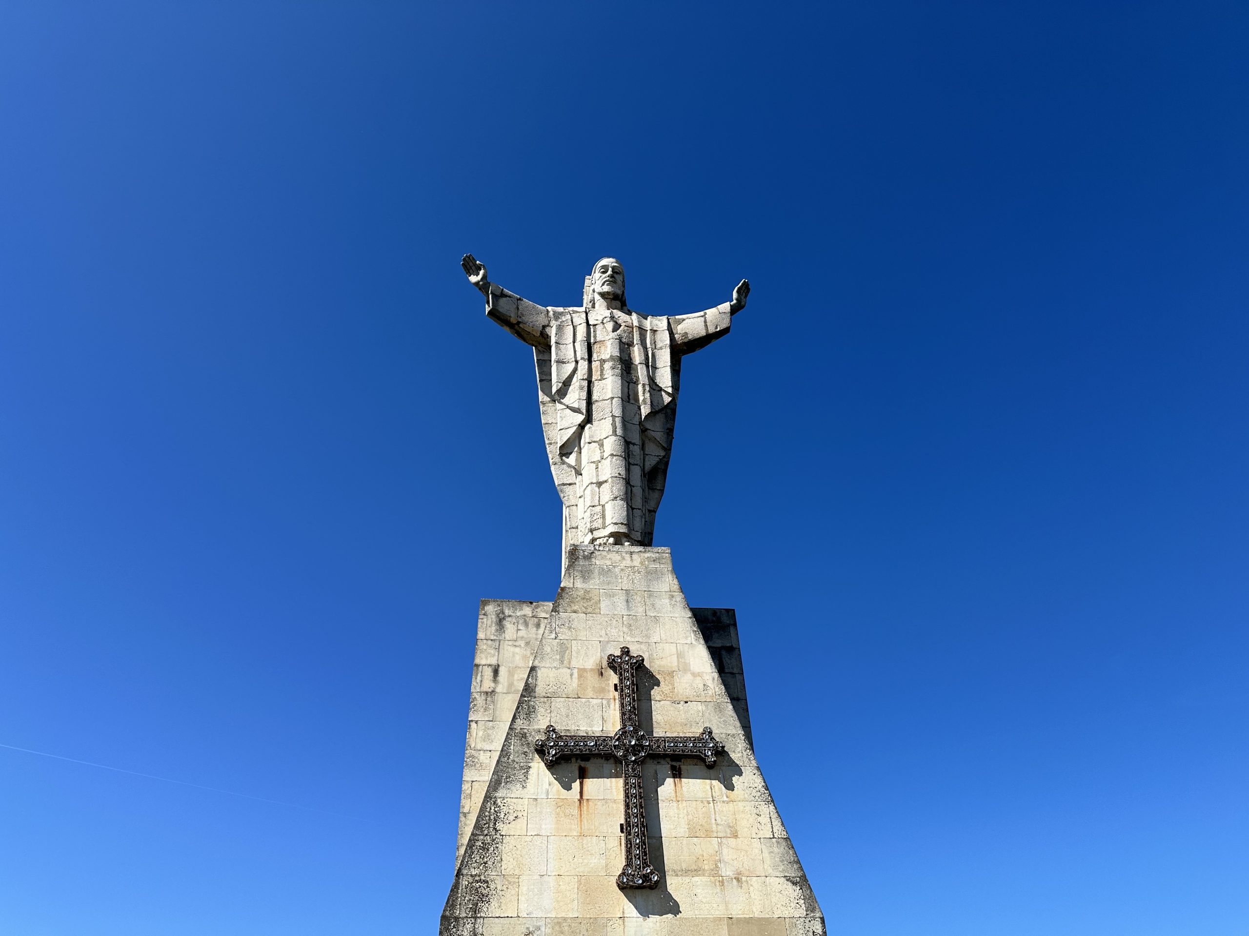 Estatua del Sagrado Corazón de Jesús en el Monte Naranco de Oviedo