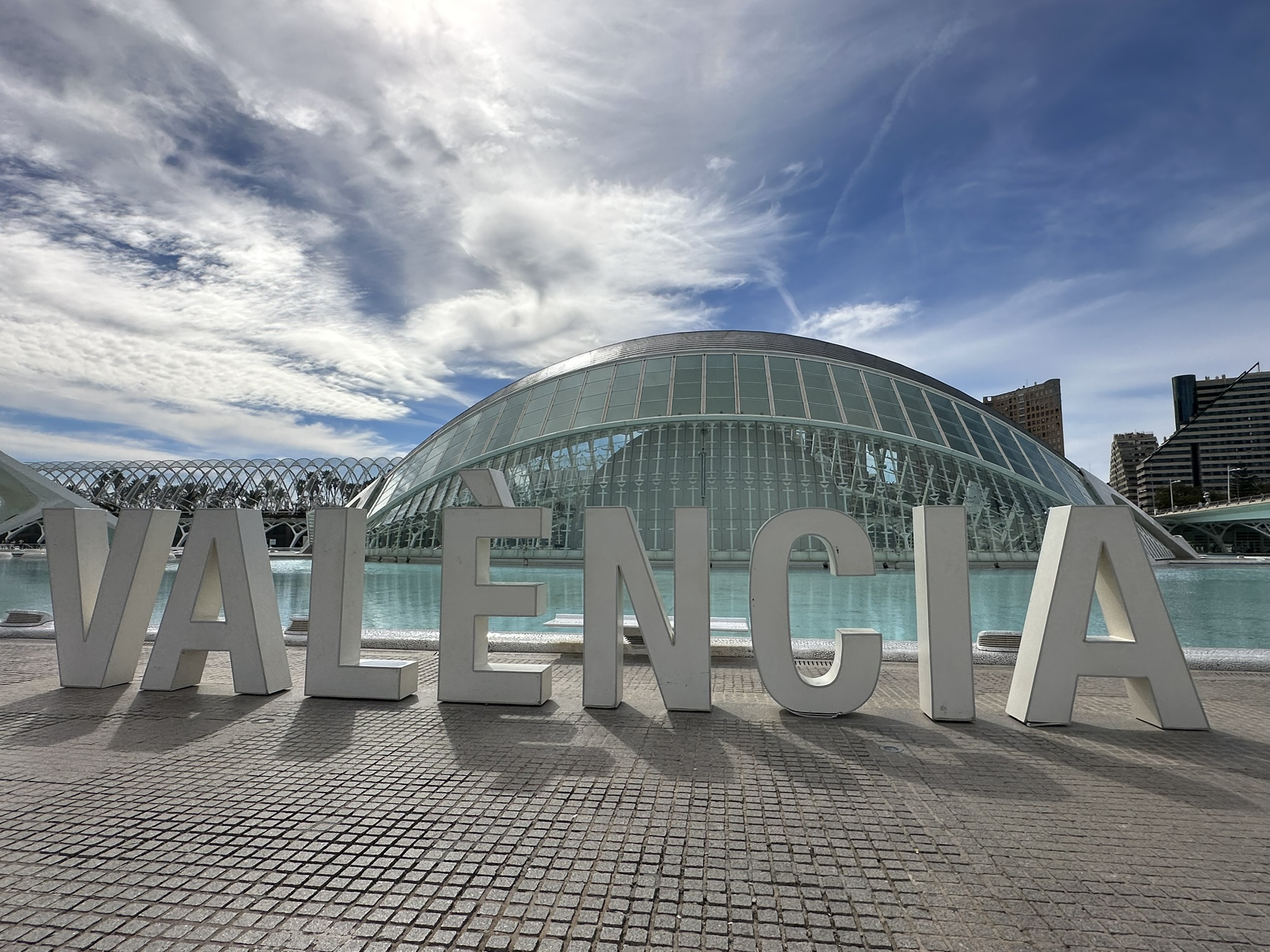 Letrero de Valencia en la Ciudad de las artes y las ciencias