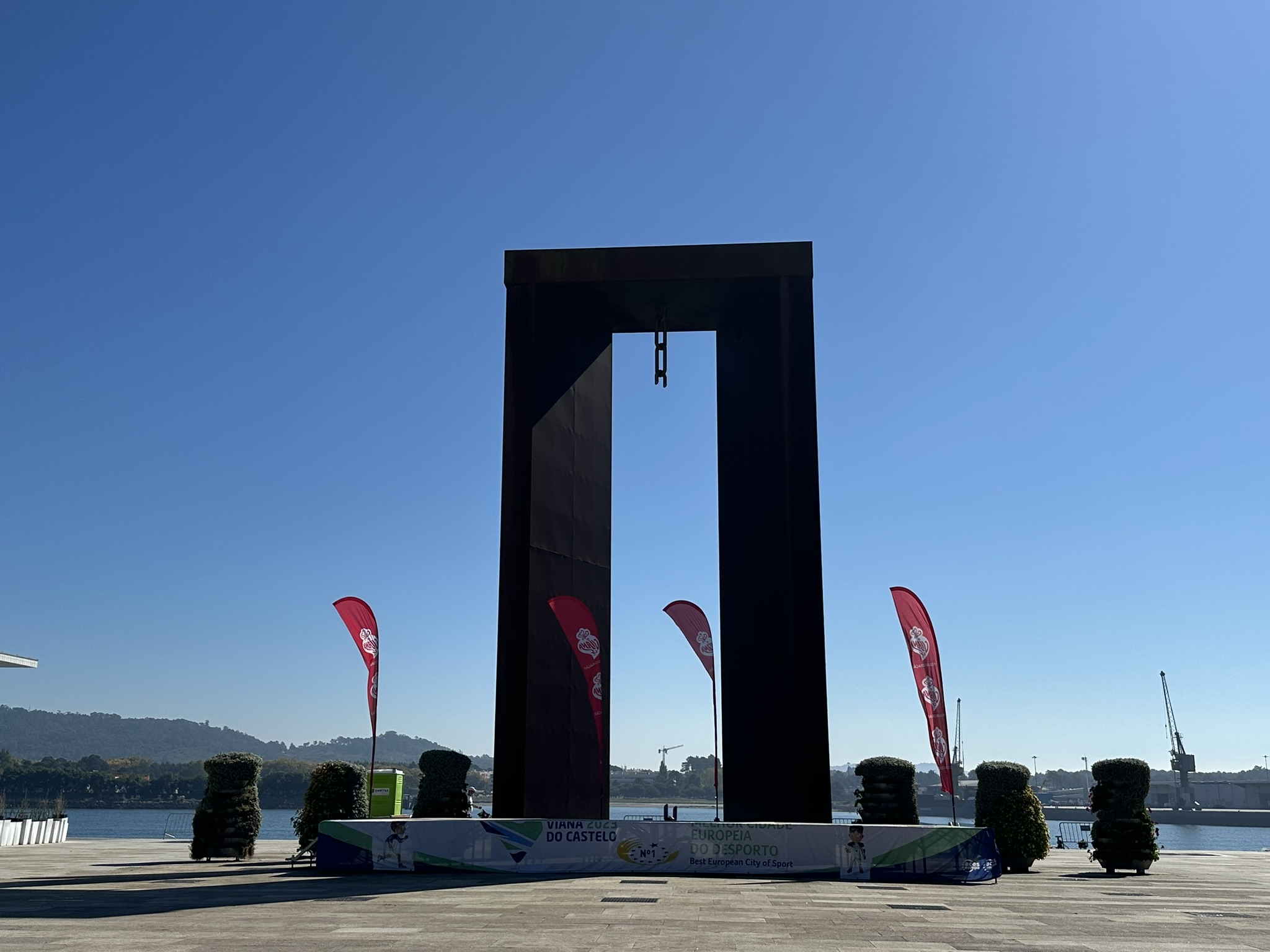 Monumento 25 abril en Viana do Castelo