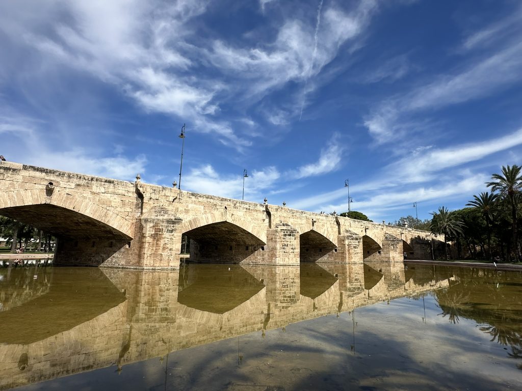 Puente del mar en el Jardín del Turia en Valencia